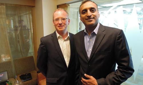 Regional marketing senior director Gordon Rawling lets Bhaskar Gorti, senior vice president and general manager of Oracle's Communications Global Business Unit, take front stage.
