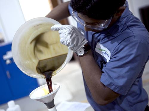 A Renmatix employee pours sugar liquor produced from woody biomass with the company's water-based Plantrose process.   (Source: Renmatix)