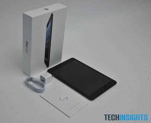 A look at the minimalist packaging of the Apple iPad Mini.