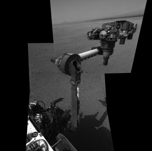 A photo of the arm fully extended (on Mars in 2012). The 7-ft-long (2.1m) arm maneuvers a turret of tools including a camera, a drill, a spectrometer, a scoop, and mechanisms for sieving and portioning samples of powdered rock and soil.  (Source: NASA/JPL-Caltech)






