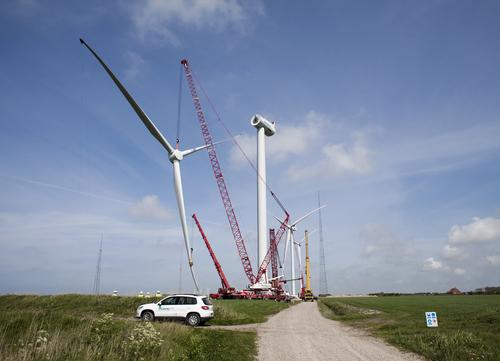 The IntegralBlade design has no glue joints in the turbine blade. The commercial version of this rotor will have a diameter of around 154m and a total sweep area of 18,600 square meters. (Source: Siemens)