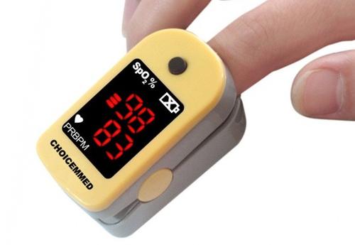 The SmartPulse prototype from SmartMaker is a Bluetooth-connected blood-oxygen sensor set to open-source the medical niche.   (Source: SmartMaker)