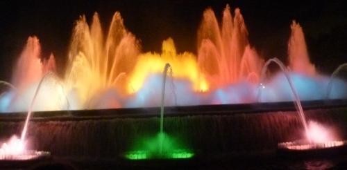 http://img.deusm.com/designnews/2015/07/278233/Barcelona_fountain.jpg