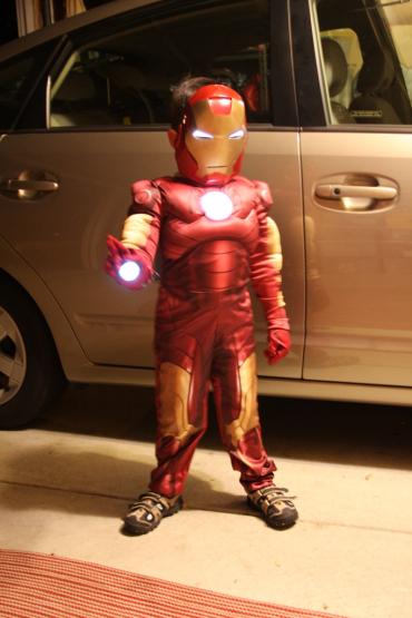 When one kid wanted to be Iron Man for Halloween, his hacker parents put together the coolest Halloween costume in town. This costume, complete with audio at bootup and repulsor sound effects, is powered by the BeagleBoard with Angstrom Linux. Watch out, Spiderman.You've got competition.