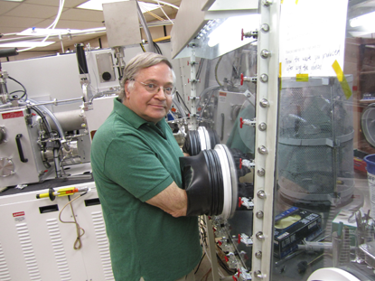 Z. Valy Vardeny, University of Utah physicist, uses a glove box to handle light-emitting polymers under cleanroom conditions.
SOURCE: University of Utah