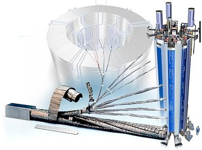 The wrist-thick cables around coils with a total height of 13 m inside the fusion reactor consist of interwoven wires with a thickness of 0.8 mm. (Courtesy University of Twente)
