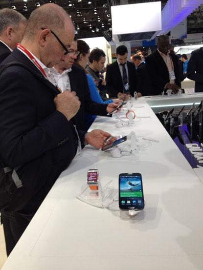 Samsung's Galaxy S4 and Galaxy Gear products drew a crowd at the Mobile World Congress. (Source: EE Times/Jennifer Baljko)