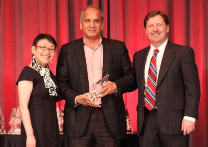 Faraj Aalaei, president and CEO of AQuantia accepts the ACE Award from Junko Yoshida and Patrick Mannion.