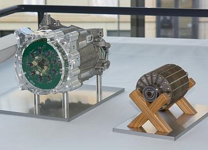 The MotorBrain electric motor prototype integrates the most important components of the powertrain for an electric vehicle and is only three-quarters the size of 2011 models.