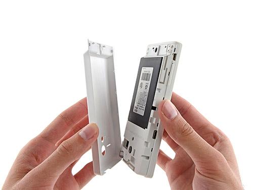 The Tango platform can handle a powerful 3,000 mAh battery, which is still large for a smartphone but smaller than other battery pack solutions, thanks to the ultra-low-power requirements of Movidius's vision coprocessors.(Source: iFixit)