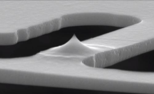 The heated tip of the 3D printing mechanism is 700 nanometers long but just 10 nanometers at its tip and can be positioned with nanometer resolution.
(Source: IBM)