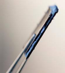A side view of the structural supercapacitor shows the polymer electrolyte (blue material) that bonds the silicon electrodes together to form an extremely strong mechanical bond.(Source: Joe Howell/Vanderbilt University)