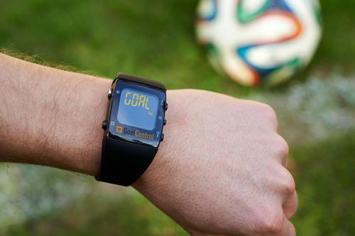 The vibrating smartwatch was designed in collaboration with the Fraunhofer Institute for Integrated Circuits in Erlangen, Germany, and is based on a Texas Instruments watch powered by a chip set from the chip maker. It uses the Fraunhofer group's patented software and protocol. The FIFA-approved device operates in the frequency ranges of 865-870 MHz and 915-930 MHz.