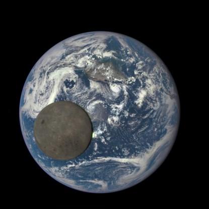 NASA captures an illuminated view of the dark side of the moon passing the face of the Earth (Photo: NASA/NOAA).