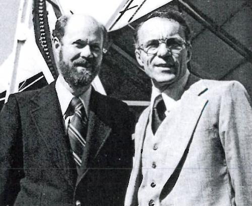 Former Bell Labs researchers Robert Wilson (left) and Arno Penzias (right) discovered the cosmic background microwave radiation resulting from the Big Bang.
(Source: Bell Labs)