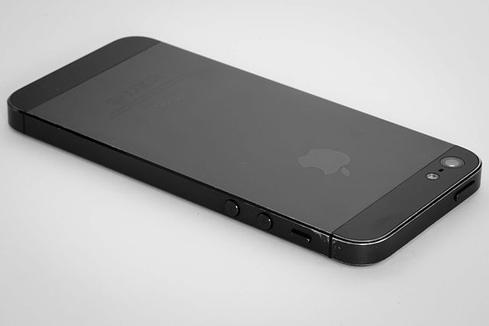 Scuffgate Brings Scandals To Buffer  A more or less minor scandal in Apple's history, Scuffgate emerged after some iPhone 5 owners reported scuffs or nicks -- even when unboxing their new phones -- on the edge of their phones. The damaged device shells made some people question the durability of the iPhone 5's aluminum finish.  (Image: Neilpcronin via Wikimedia Commons)  
