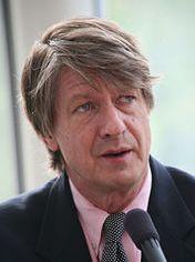 PJ O'Rourke uses an IBM Selectric.