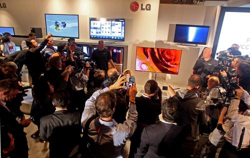 Apparently, Kevin Jacoby wasn't the only CES attendee interested in visiting LG's booth.