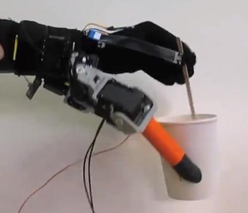 Stirring a drink with one hand is easy if the robotic fingers hold the cup. (Source: MIT)