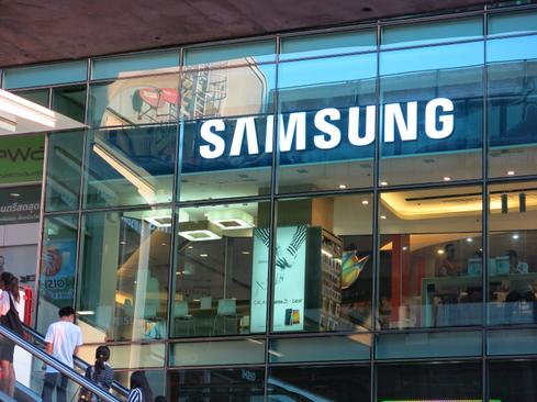 Samsung Smartphone Strategy Diversify Offerings Improve